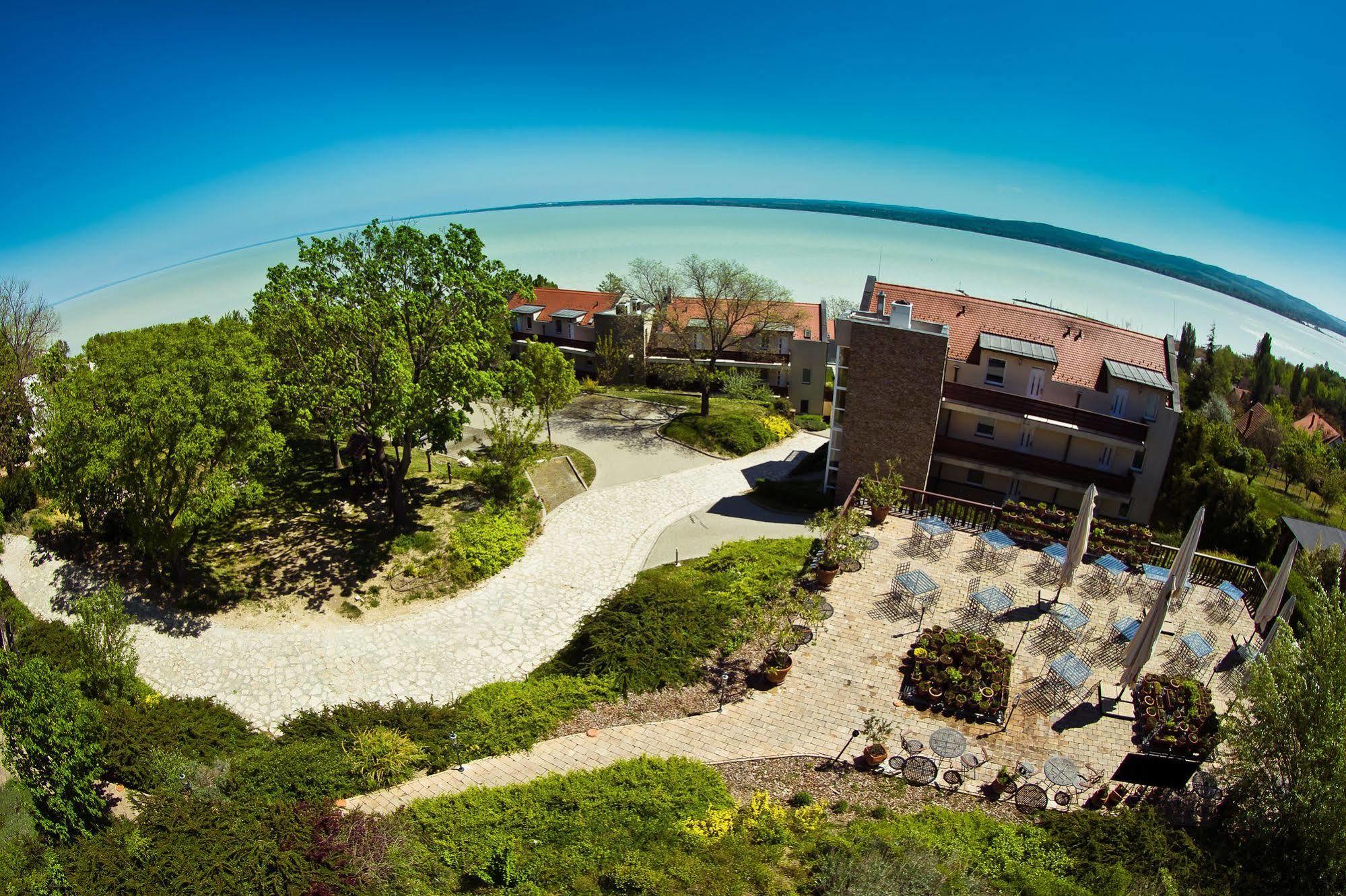 Echo Residence All Suite Hotel Tihany Exterior photo