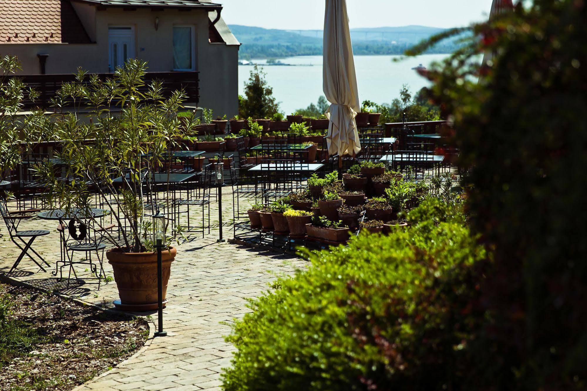 Echo Residence All Suite Hotel Tihany Exterior photo